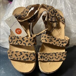 Universal Thread Tan and Black Leopard Sandals